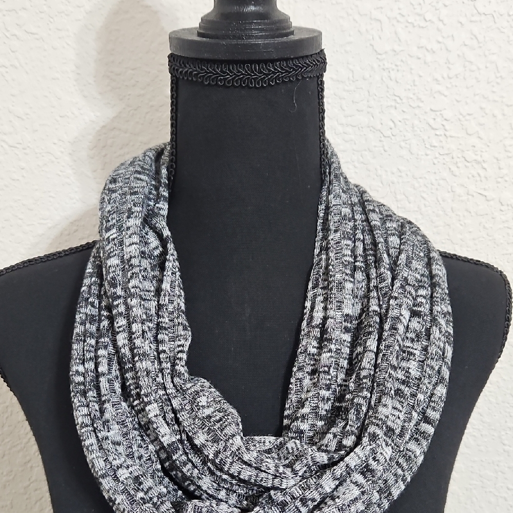Gray Abstract Pattern Loop Scarf